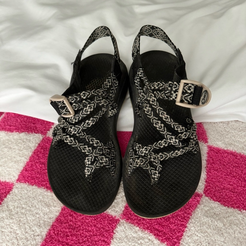 Chaco Cloud Black White Strappy ZX/2 Toe Loop Women’s Sandal Two Strap